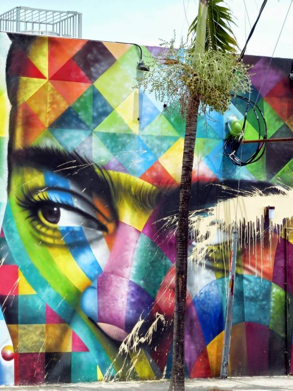 Frida Kahlo - Eduardo Kobra // photo @vidos - mai 2014 - street-art-avenue