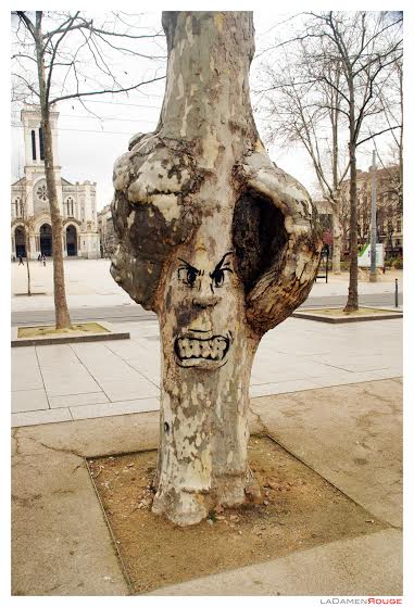 ladamenrouge - street art -saint-etienne