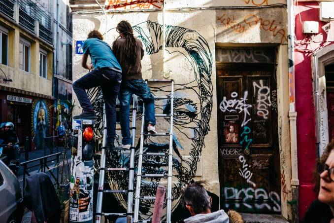 mahn kloix - street art - julian assange - marseille