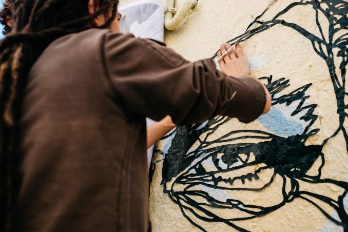 mahn kloix - street art - julian assange - marseille