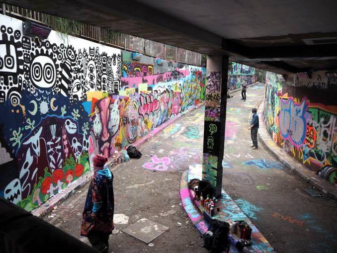 graffiti - leak street - waterloo - londres