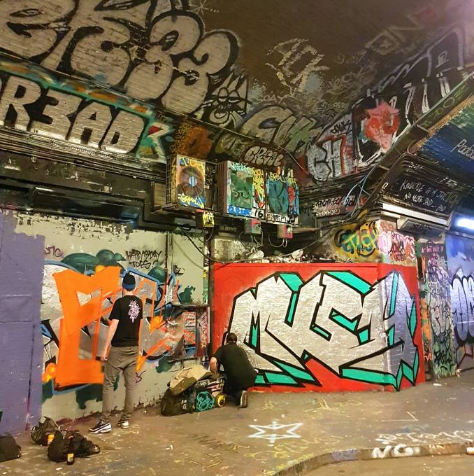 graffiti - leak street - waterloo - londres