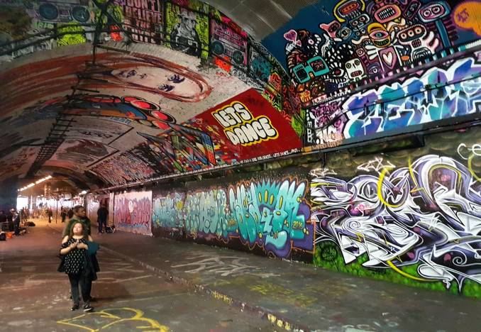 graffiti - leak street - waterloo - londres