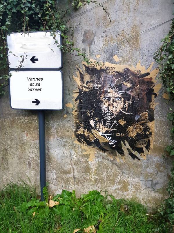 desy - street art - collage - pochoir - vannes