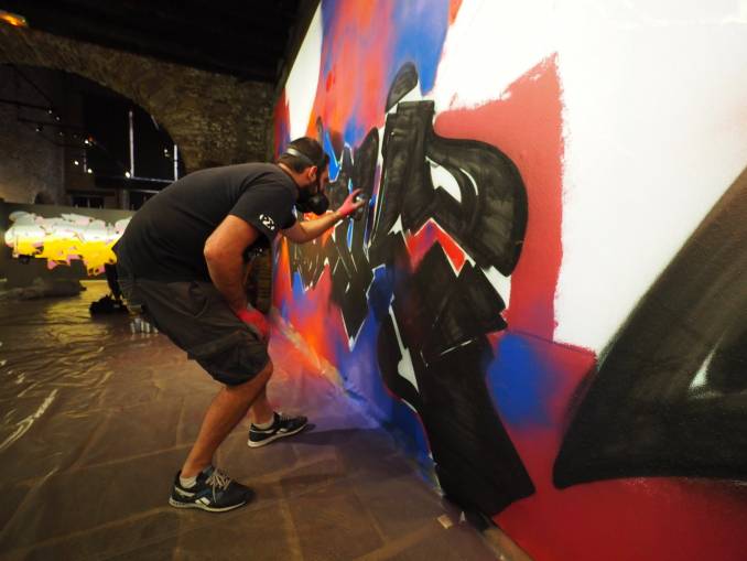 les gens - rwick - hors cadre - street art avenue - vannes