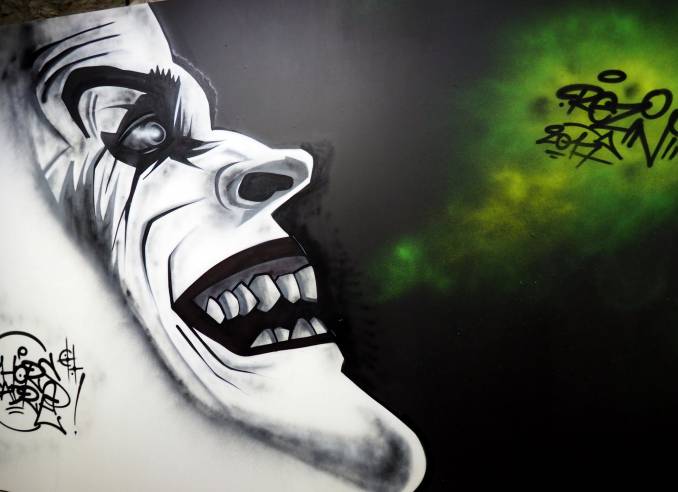 rezin - hors cadre - street art avenue - vannes