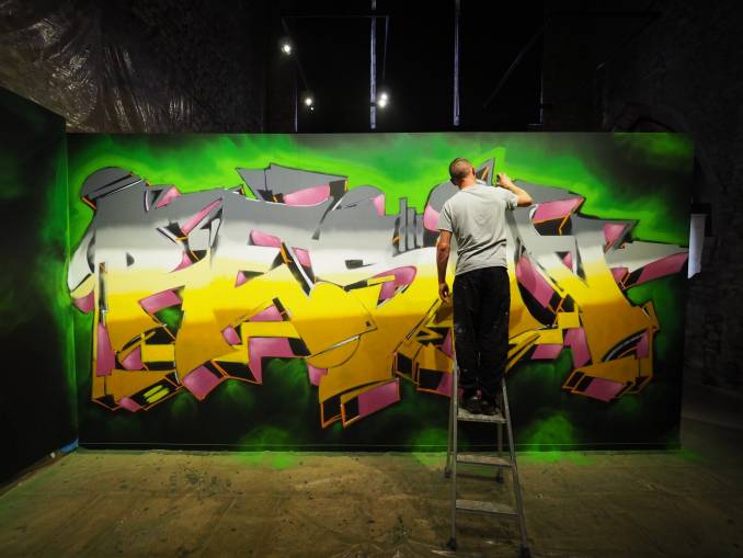 rezin - hors cadre - street art avenue - vannes