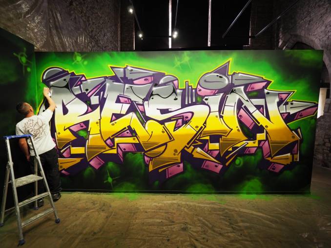 rezin - hors cadre - street art avenue - vannes