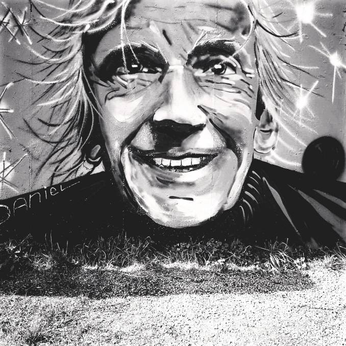 lanfrey - street art - mosaic street art avenue - black and white - vannes